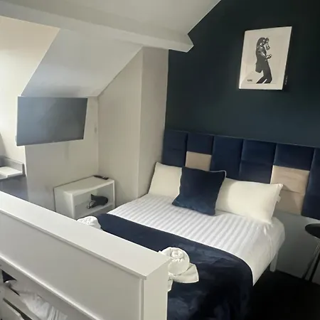 Sanctuary - 4 Bedroom House Holiday home *
