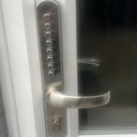 Holiday home Sanctuary - 4 Bedroom House Sheffield
